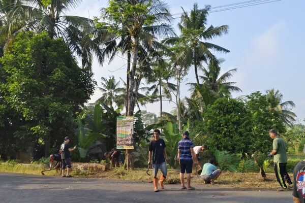 Kerja Bakti Warga Dusun 1 Desa Kajongan