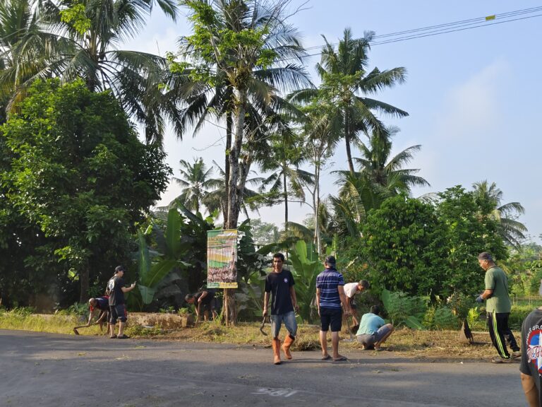 Kerja Bakti Warga Dusun 1 Desa Kajongan